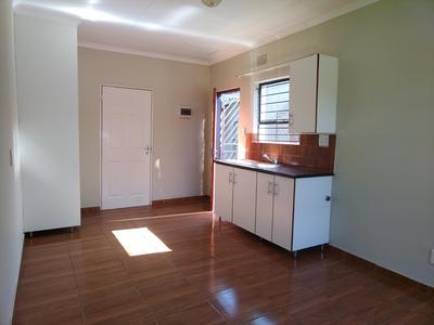 Cottage For Rent in Birch Acres, Kempton Park