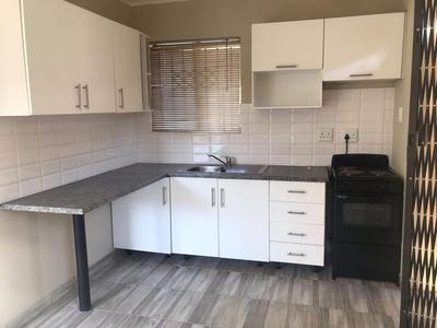 Cottage For Rent in Van Riebeeck Park, Kempton Park
